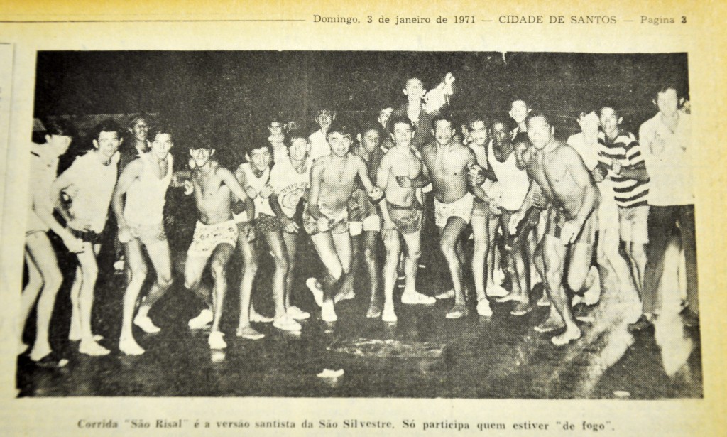 Cena da lendária corrida de cuecas do Macuco, a paródia da São Silvestre, a SãoRisal, onde estar bêbado era requisito para participação.