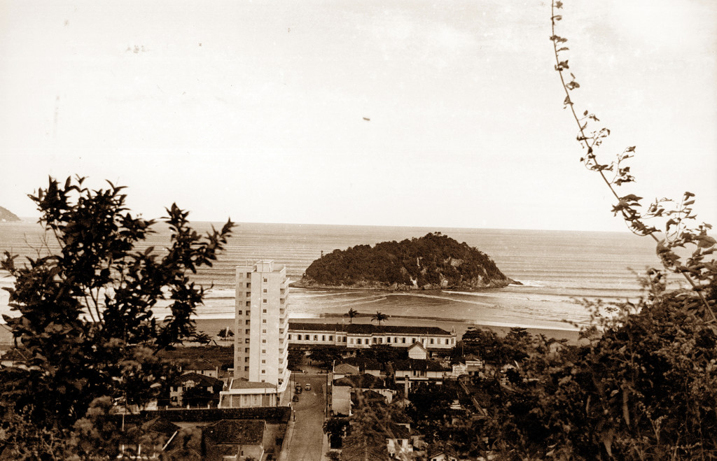 Ilha Urubuqueçaba e Hotel Internacional do José Menino na década de 1940.