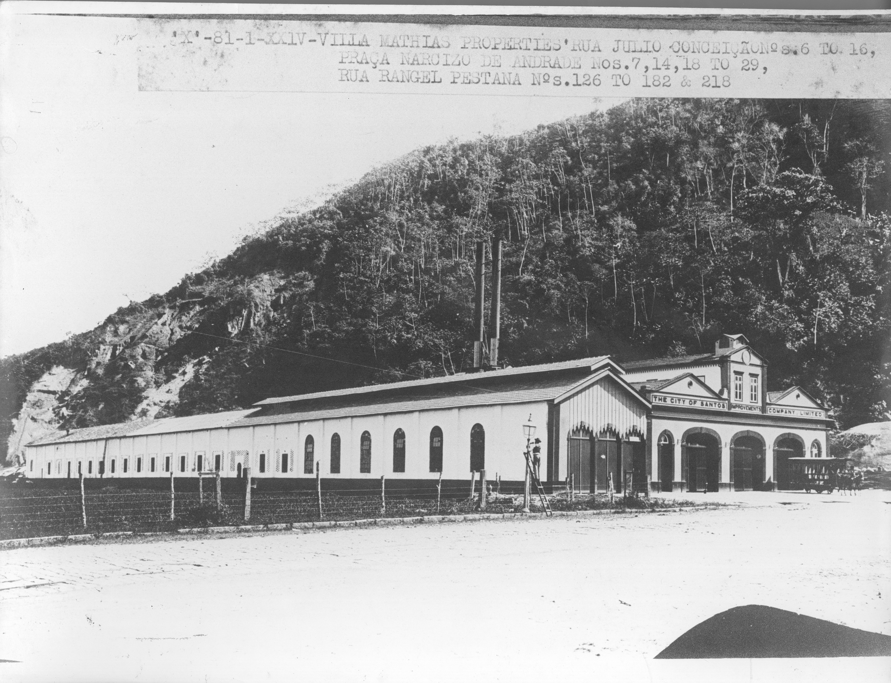 A Fábrica de bondes da City, na Vila Mathias, em foto do começo do século XX.
