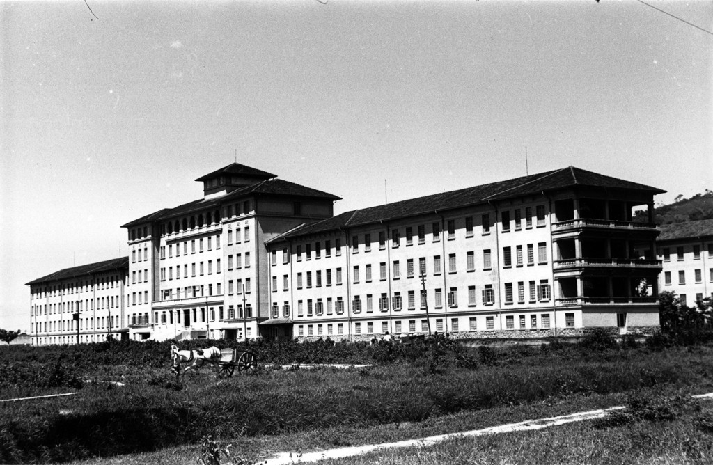 Santa Casa, ainda em obras, nos anos 1940.