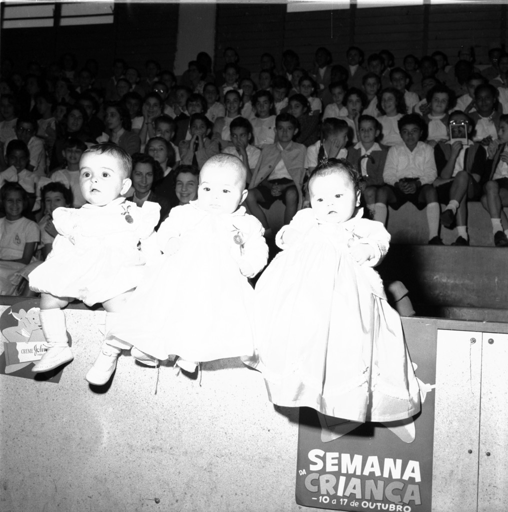 Alguns dos rechonchudos vencedores da competição de Robustez Infantil de 1955.