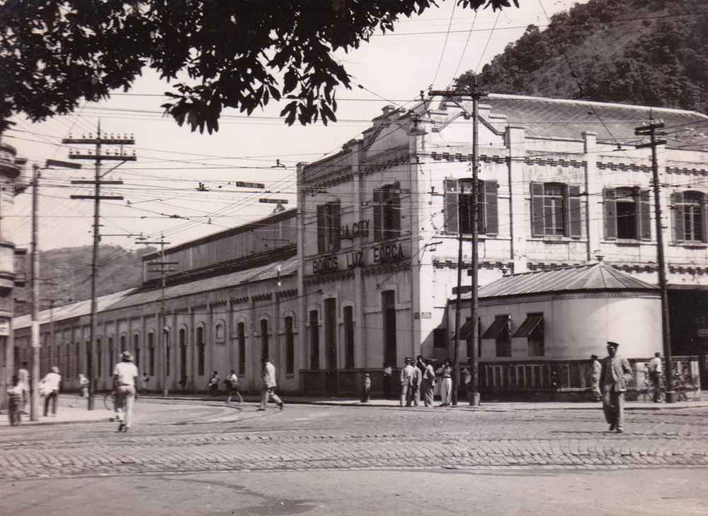 Casa de carros, escritórios e oficinas da Vila Mathias - Fachada para a Rua General Câmara.