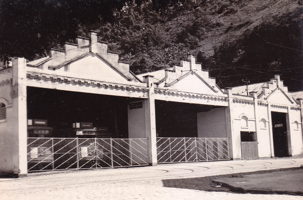Casa de carros da Vila Mathias - Fachada para a Rua Júlio Conceição.