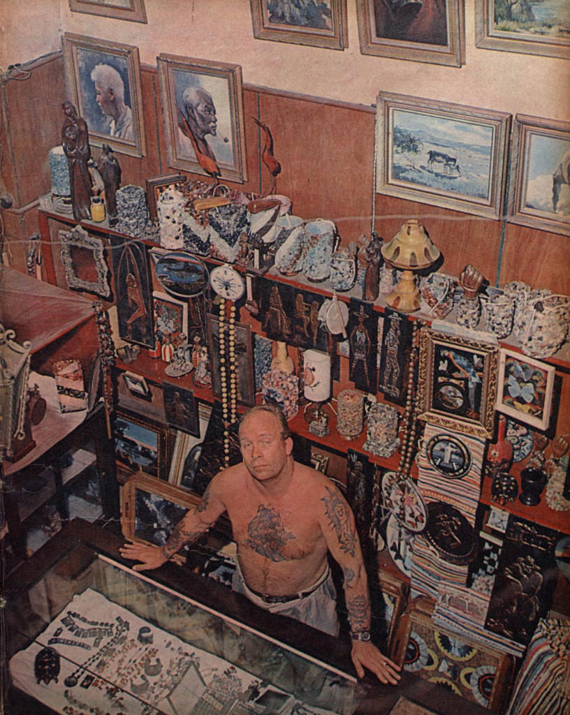 Lucky Tattoo em seu atelier da Rua João Otávio, 2, no coração das bocas, onde nasceu a arte da tatuagem no Brasil e na América do Sul.