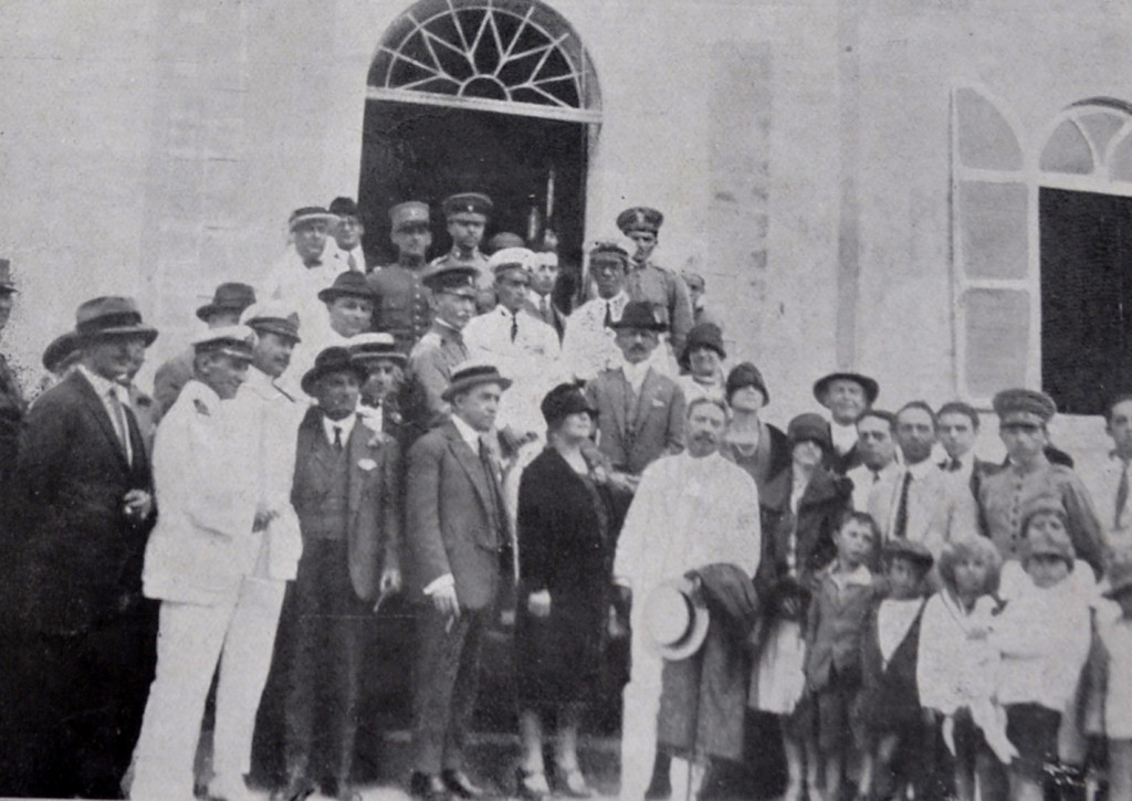 No forte Itaipú, onde o major Becker ofereceu um banquete aos gloriosos tripulantes do Jahu.