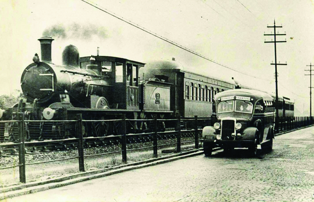 A disputa trem x ônibus nos anos 1920.