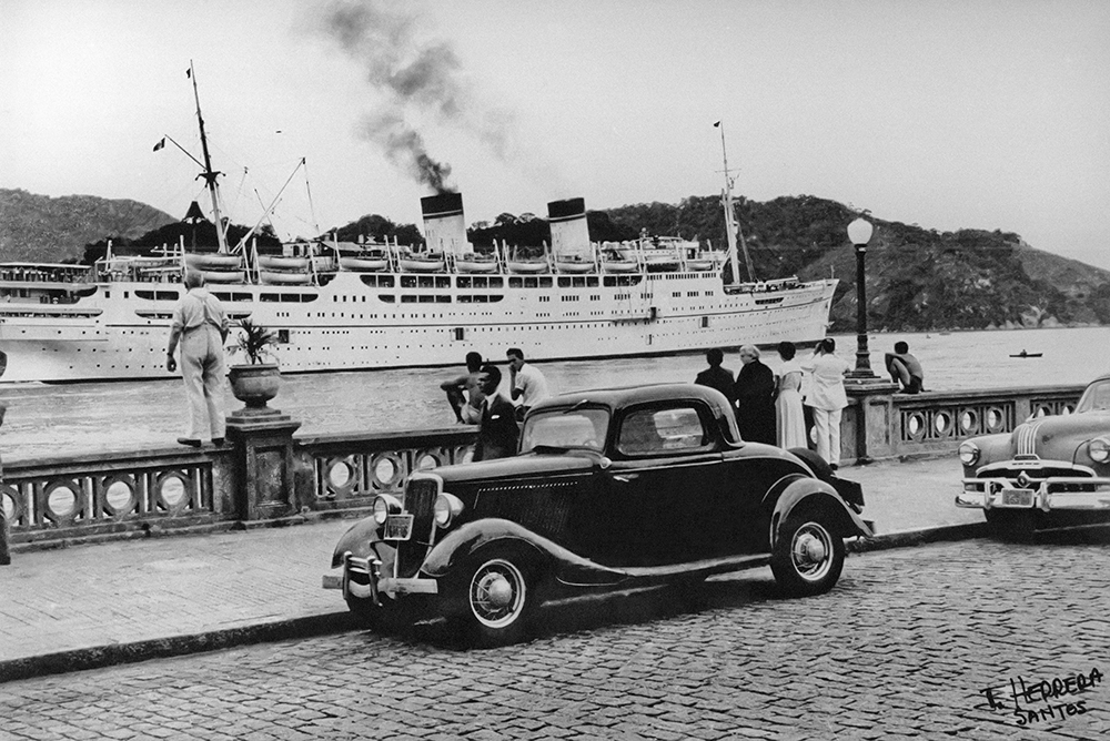 A balaustrada da Almirante Saldanha da Gama, hoje conhecida como muretas dos canais, desde a década de 1940 se tornou ponto de observação aos navios que transitam pelo canal do porto.
