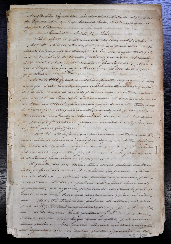 Primeira página do Código de Posturas de 1847 (original). Acervo da Fundação Arquivo e Memória de Santos