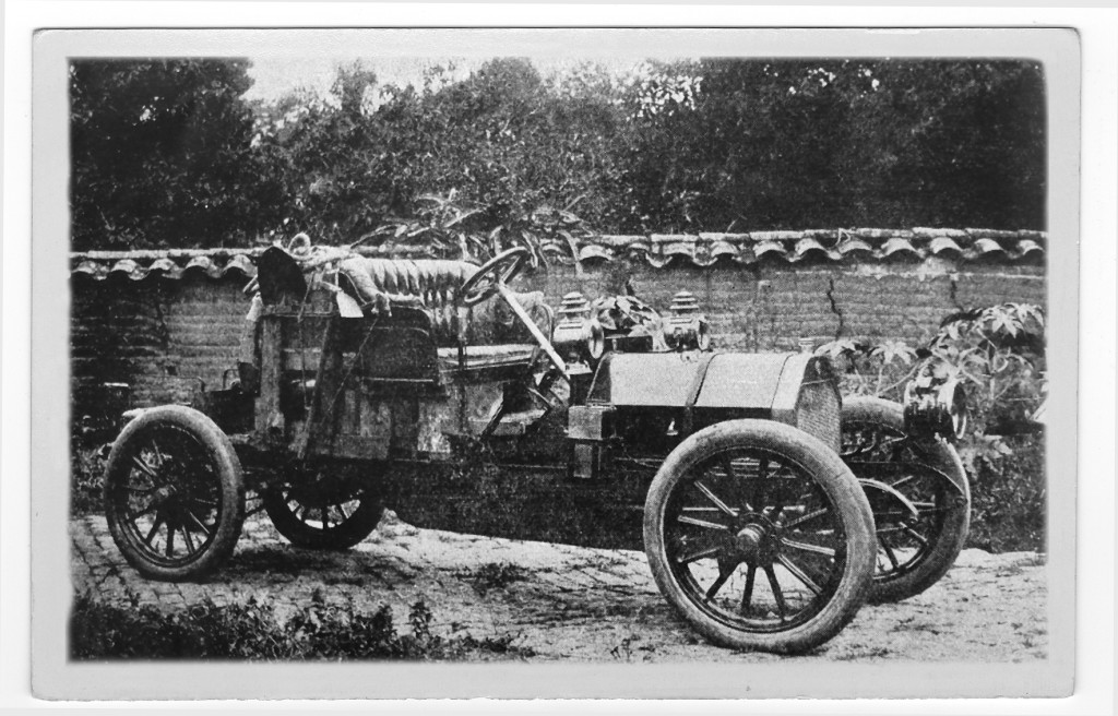 Única foto do carro original, o Motobloc, de origem francesa, utilizado na famosa viagem São Paulo-Santos de abril de 1908.