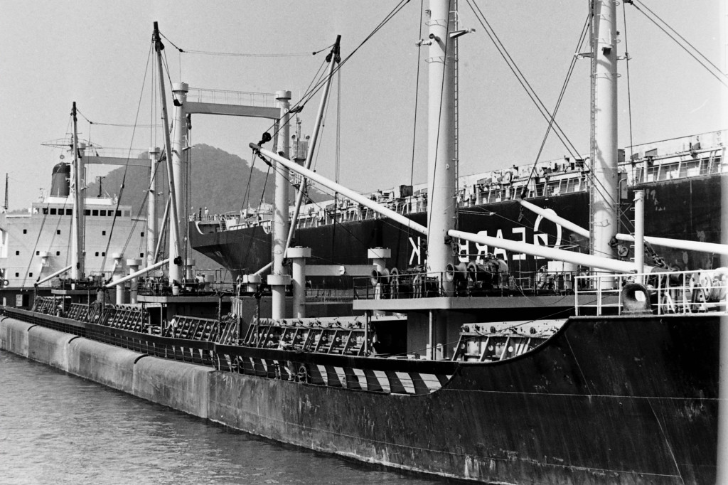O navio norueguês “Kiwi Arrow” aliviou a carga do Lorina em 5 mil toneladas.